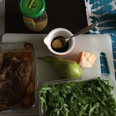 Тёплый салат с говядиной, грушей и пармезаном - Шаг 1