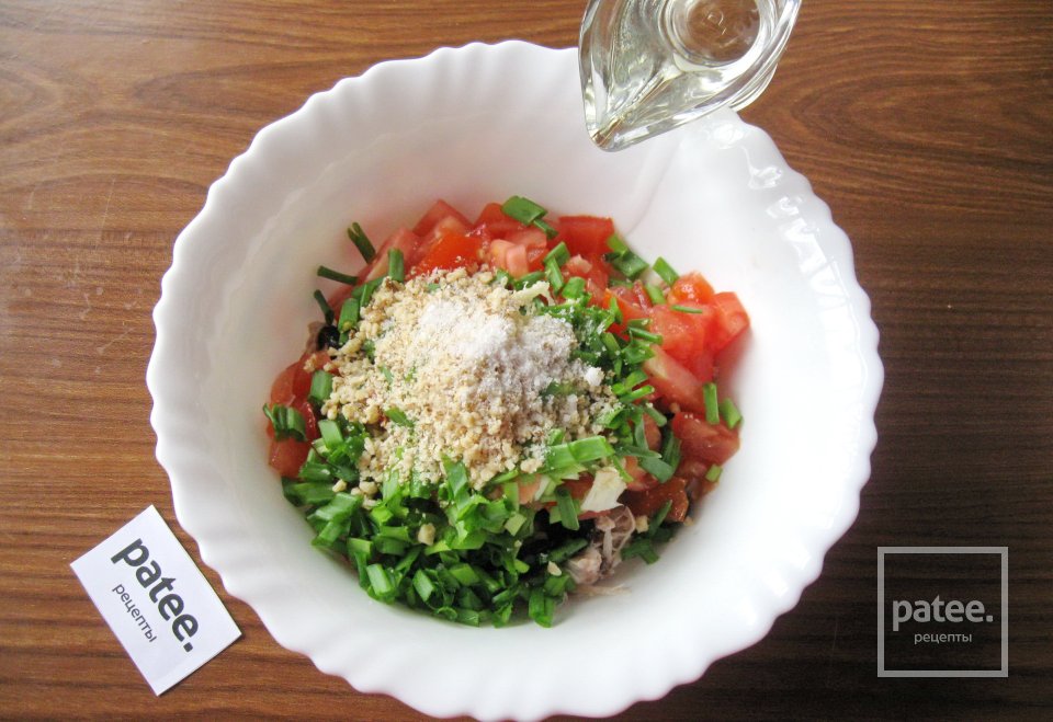 Салат с курицей, помидором и маслинами - Шаг 10