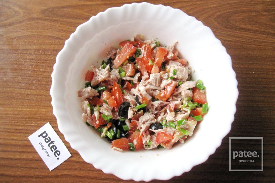 Салат с курицей, помидором и маслинами - Шаг 12