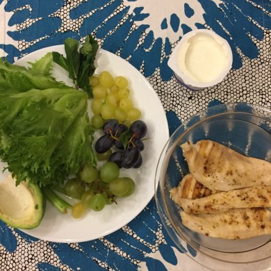 Салат из куриного филе с виноградом в мятном соусе. - Шаг 1