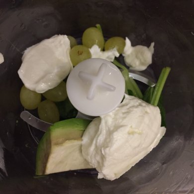 Салат из куриного филе с виноградом в мятном соусе. - Шаг 3