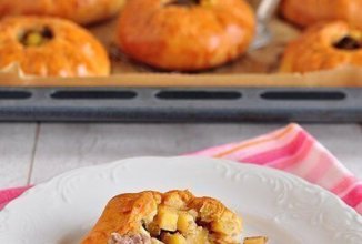 Вак балиш (маленькие пироги с мясом и картошкой).