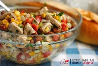 САЛАТ С КУКУРУЗКОЙ И КУРИЦЕЙ.