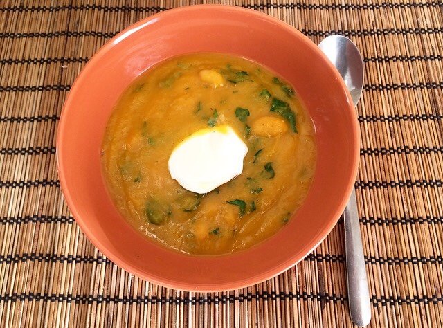 Марокканский пряный суп из тыквы и фасоли