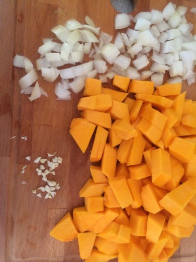 Марокканский пряный суп из тыквы и фасоли - Шаг 1