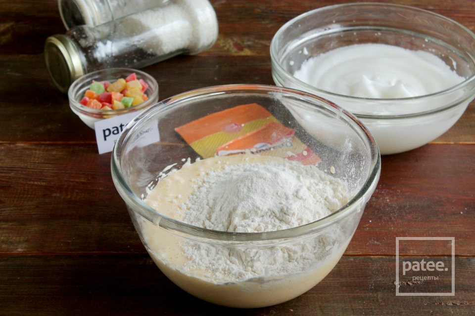 Кексы с цукатами и кокосовой стружкой - Шаг 6