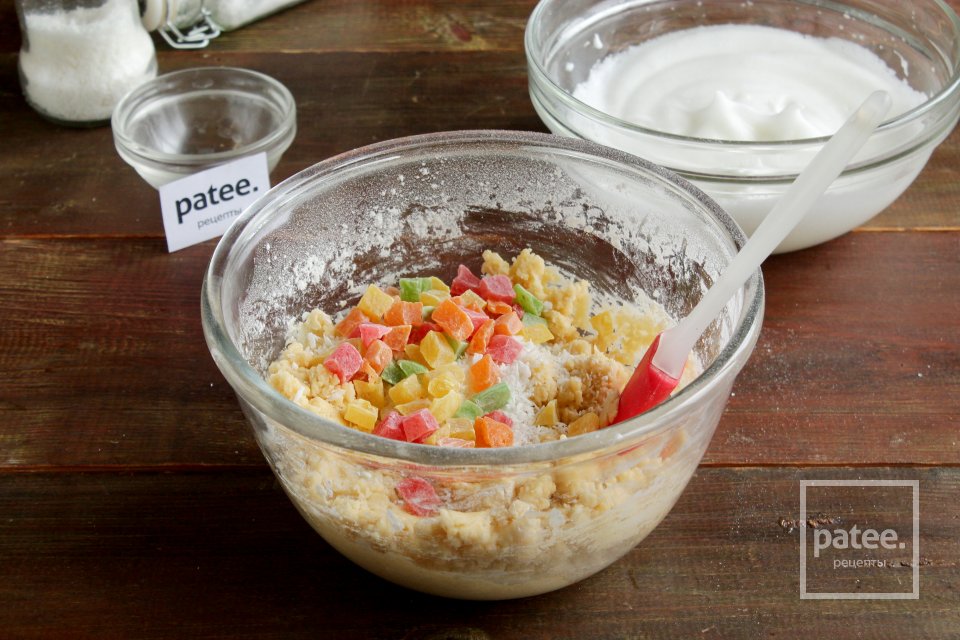 Кексы с цукатами и кокосовой стружкой - Шаг 8