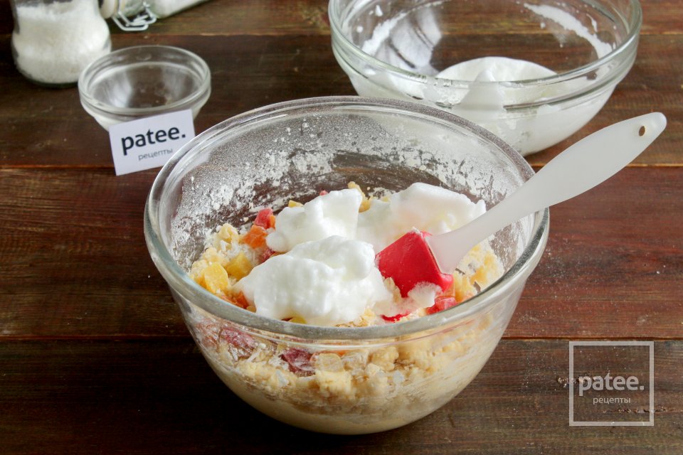 Кексы с цукатами и кокосовой стружкой - Шаг 9