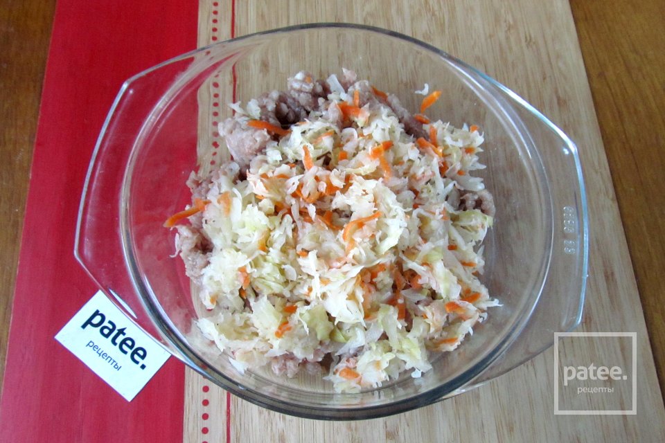 Пельмени с квашеной капустой и фаршем - Шаг 8