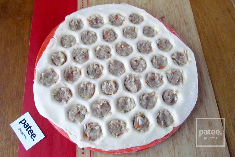 Пельмени с квашеной капустой и фаршем - Шаг 12