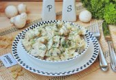Куриная грудка с фарфалле и грибами