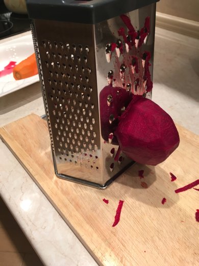 Салат из свежей свеклы и моркови - Шаг 1