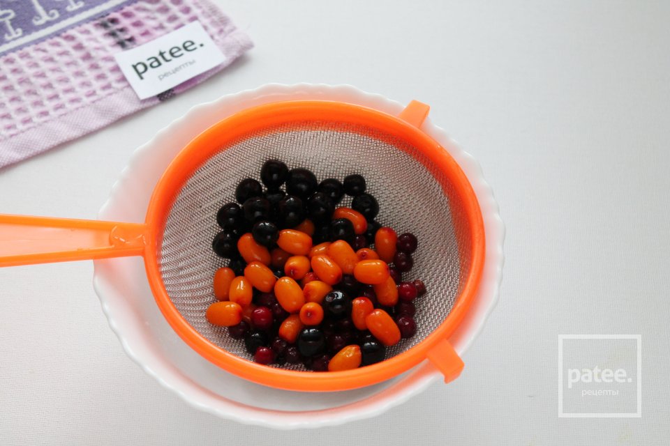Крамбл с замороженными ягодами - Шаг 2