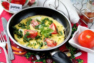 Омлет с помидорами на сливках