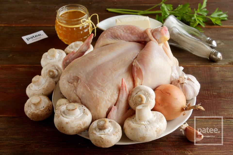 Курица, запеченная с шампиньонами в духовке - Шаг 1
