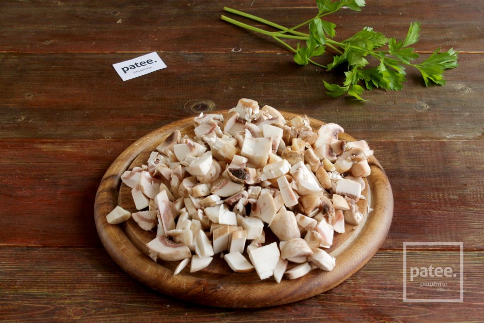 Курица, запеченная с шампиньонами в духовке - Шаг 2