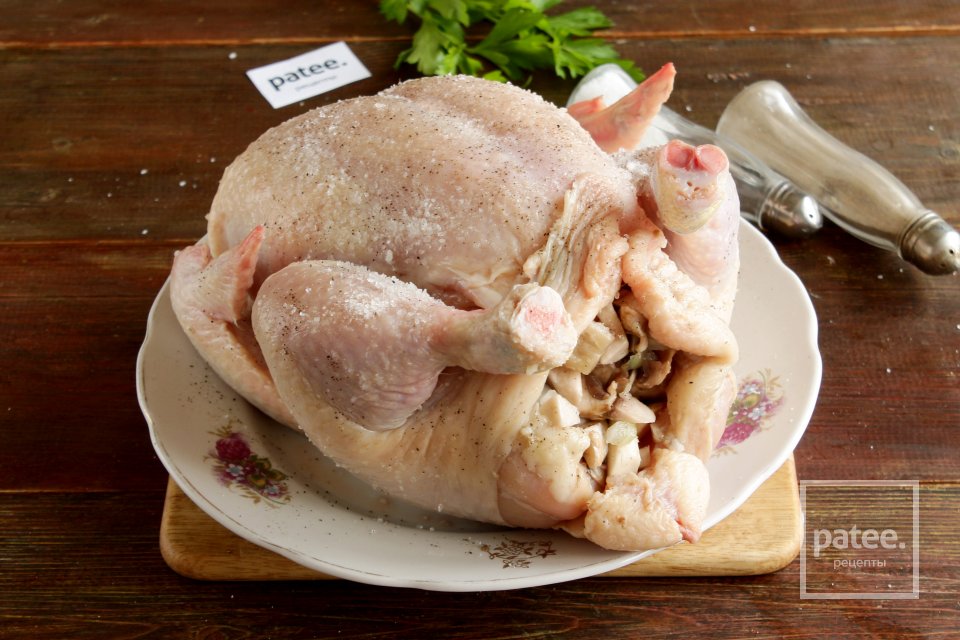 Курица, запеченная с шампиньонами в духовке - Шаг 8