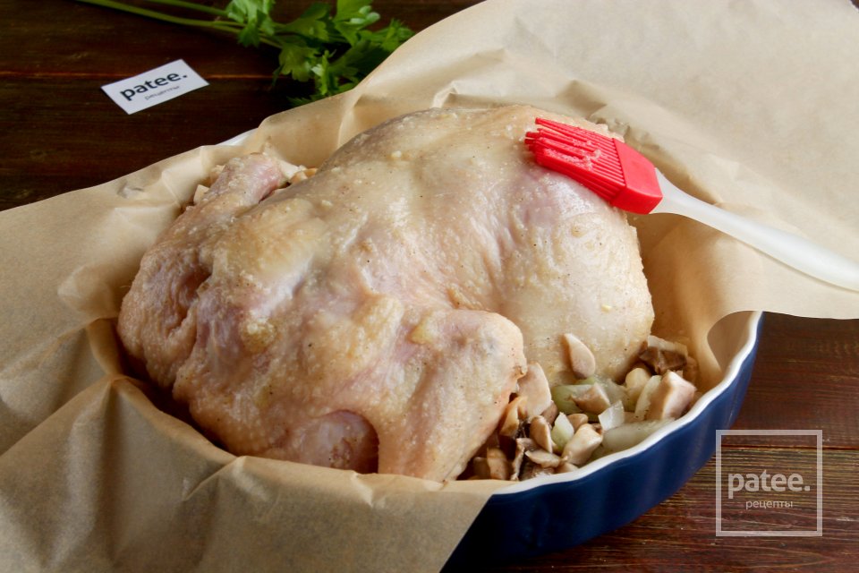 Курица, запеченная с шампиньонами в духовке - Шаг 9