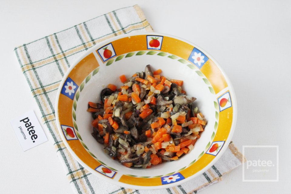 Пирожки дрожжевые с маслятами - Шаг 14