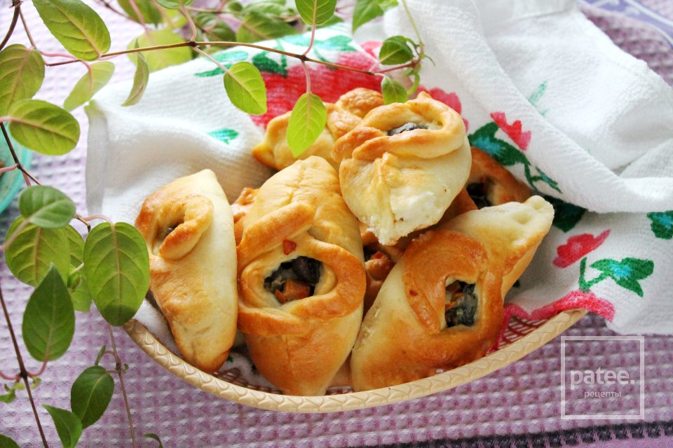 Пирожки дрожжевые с маслятами - Шаг 24