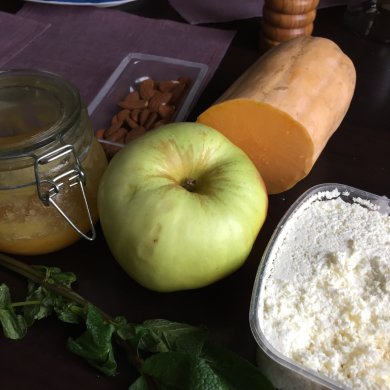 Яблоко слоёное. Запечённые яблоко и тыква, творожный слой, аромат ванили и корицы. - Шаг 1