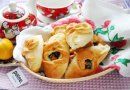 Пирожки дрожжевые с маслятами