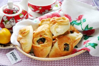 Пирожки дрожжевые с маслятами