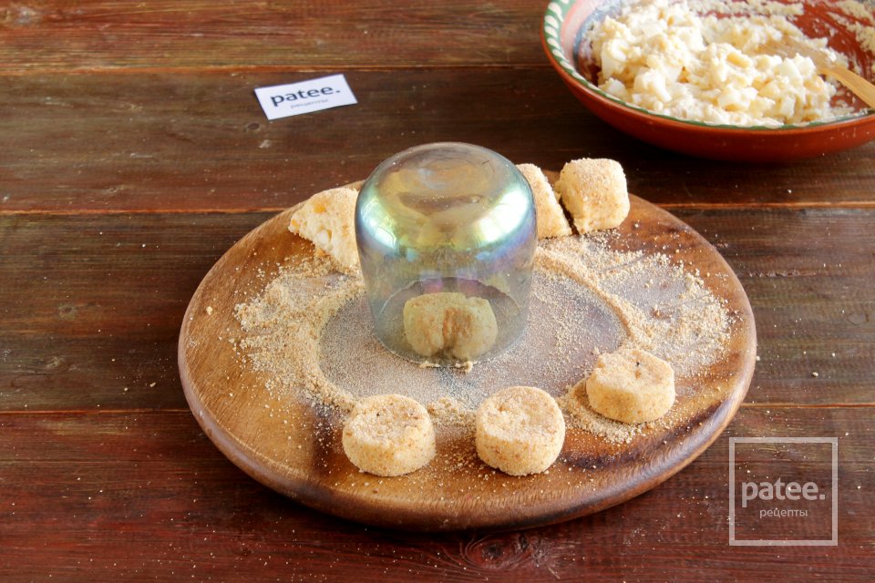 Сырники с манной крупой и яблоком - Шаг 8