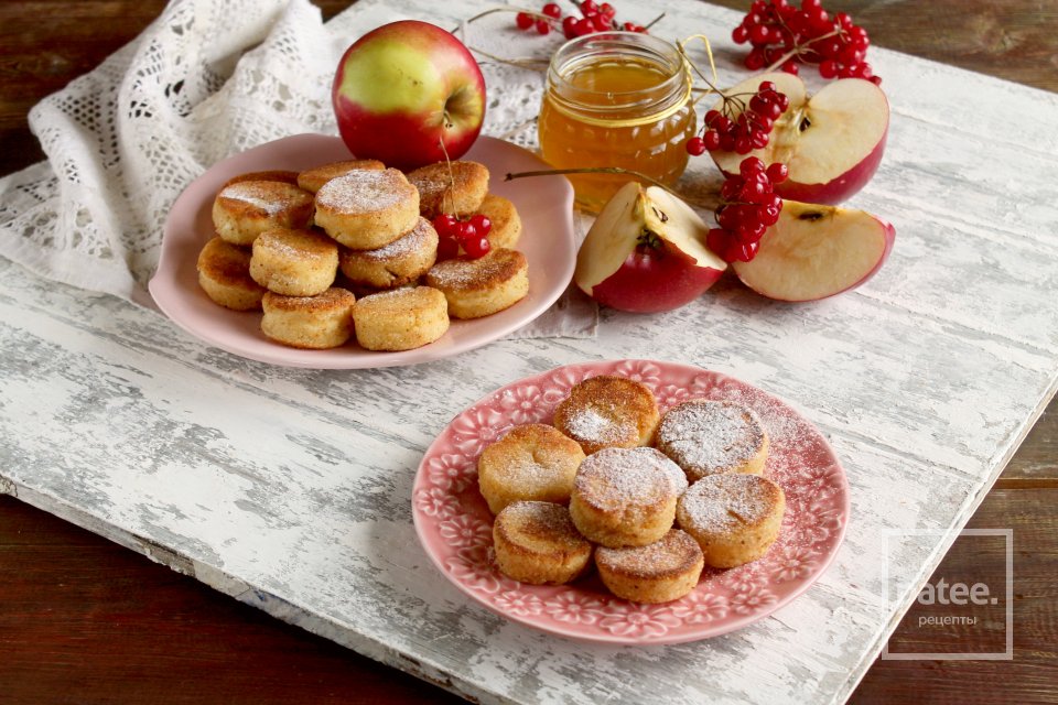 Сырники с манной крупой и яблоком - Шаг 10