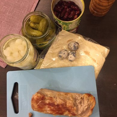 Салат из свиной вырезки и красной фасоли в хрустящей корзинке - Шаг 1