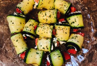 Рулетики из цуккини с сыром и помидорами