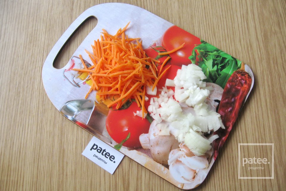 Новогодний салат с куриной печенью "Шарик на елку" - Шаг 3