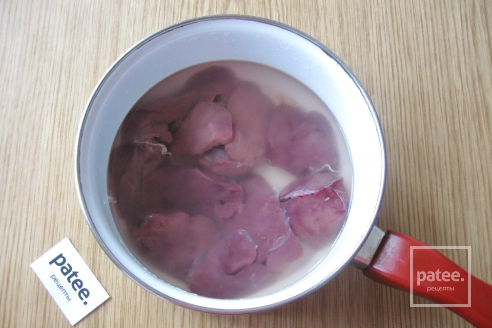 Новогодний салат с куриной печенью "Шарик на елку" - Шаг 6