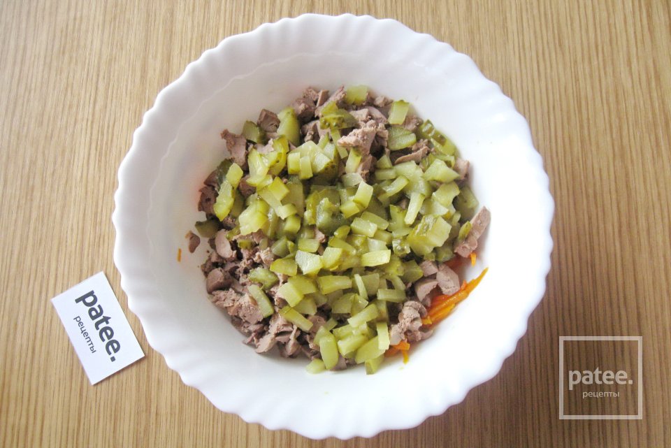 Новогодний салат с куриной печенью "Шарик на елку" - Шаг 10