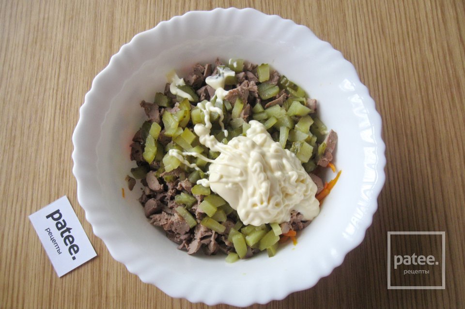 Новогодний салат с куриной печенью "Шарик на елку" - Шаг 11