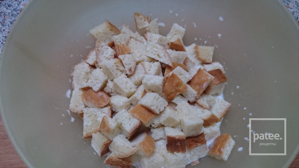 Мясные зразы с творожной начинкой запеченные в духовке - Шаг 1