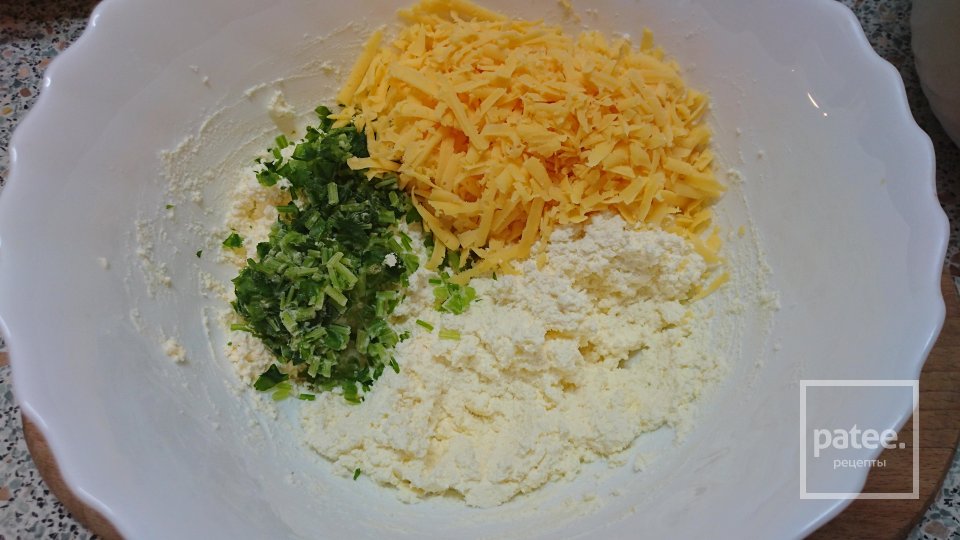 Мясные зразы с творожной начинкой запеченные в духовке - Шаг 4