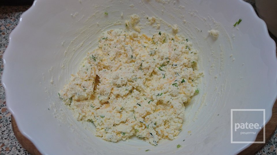 Мясные зразы с творожной начинкой запеченные в духовке - Шаг 5