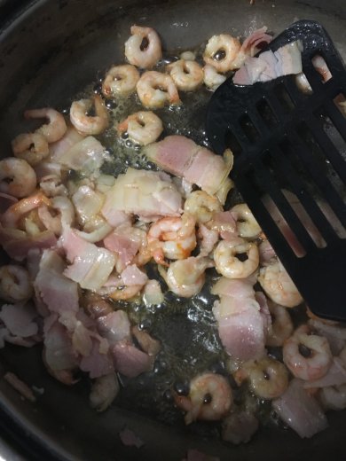 Паста с креветками, беконом, шпинатом и томатами черри - Шаг 3