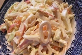 ЛЕГКИЙ САЛАТ С КАЛЬМАРАМИ И ОВОЩАМИ