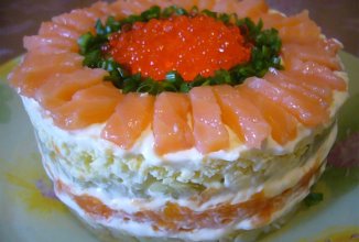 Салат с семгой