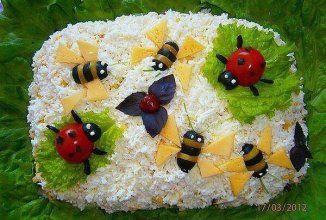 Салат с крабовыми палочками — Пчелки