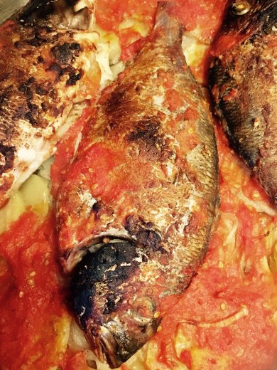 Запечённая в томатах дорада на "подушке" из картофеля и лука. - Шаг 11