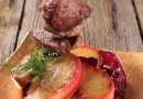 Свиной шашлык с яблоками и красным луком