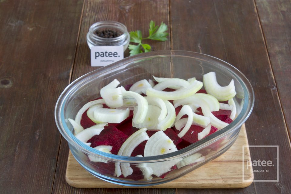 Скумбрия, тушеная со свеклой, морковью и луком - Шаг 3