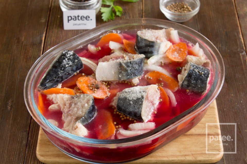 Скумбрия, тушеная со свеклой, морковью и луком - Шаг 8