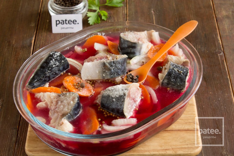 Скумбрия, тушеная со свеклой, морковью и луком - Шаг 9