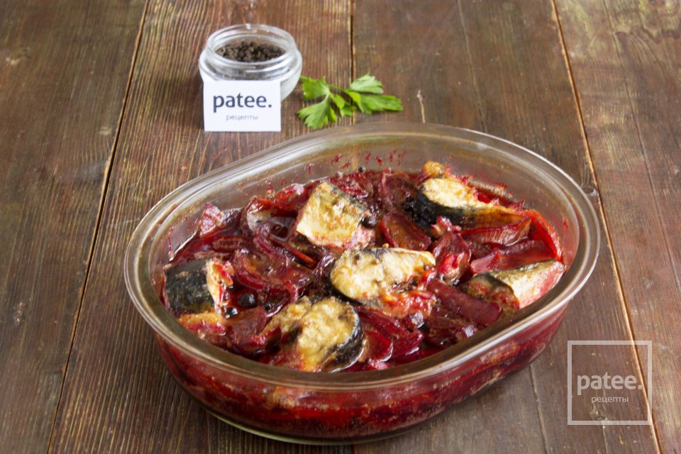 Скумбрия, тушеная со свеклой, морковью и луком - Шаг 10