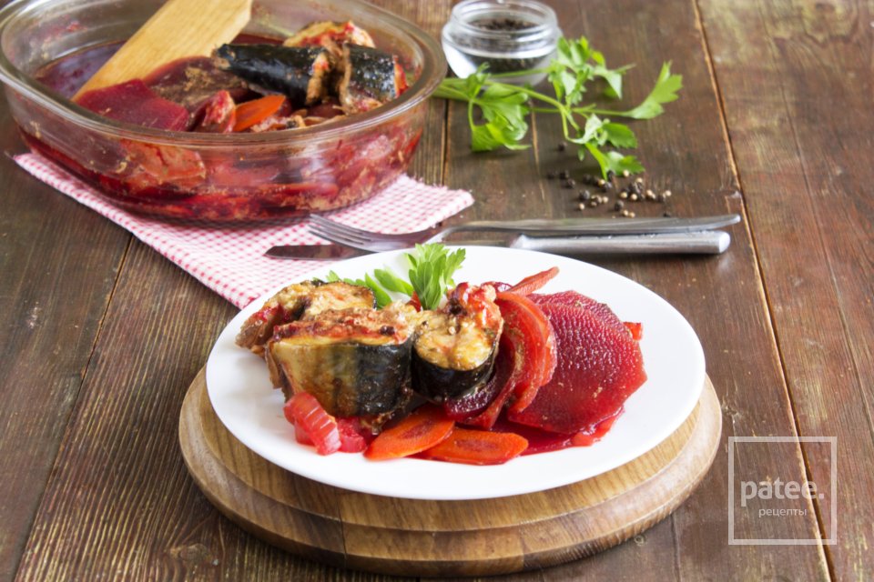 Скумбрия, тушеная со свеклой, морковью и луком - Шаг 11