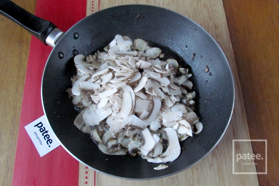 Лапша удон с фаршем, грибами и овощами - Шаг 8